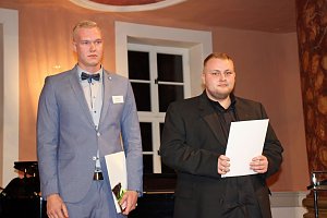 Absolventen f&uuml;r ausgezeichnete   Ausbildungsergebnisse geehrt
