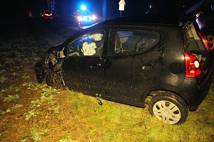 Rentnerin mit Auto gegen Baum geprallt