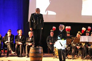 Zwei Mal Ehrenarschleder verliehen