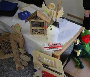 Krippenspiel und Adventsmarkt