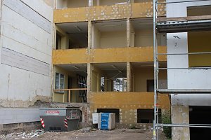 Innenstaatssekret&auml;r mit F&ouml;rderbescheiden f&uuml;r Feuerwehrfahrzeuge