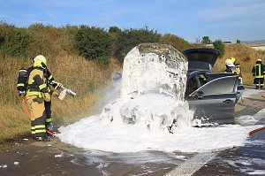 Autobrand auf Autobahn