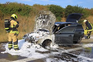 Autobrand auf Autobahn