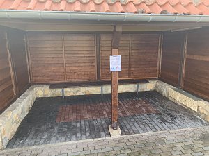 Das Warteh&auml;uschen war stark besch&auml;digt