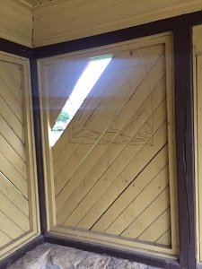Das Warteh&auml;uschen war stark besch&auml;digt