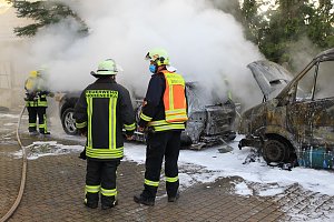 Zwei Fahrzeuge ausgebrannt