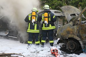 Zwei Fahrzeuge ausgebrannt