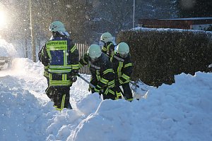 Feuerwehr befreit Anwohner