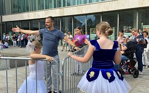 Die Eleven des Tanzstudio Radeva konnten am Denkmaltag gleich an zwei Orten auftreten