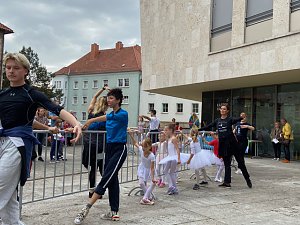 Die Eleven des Tanzstudio Radeva konnten am Denkmaltag gleich an zwei Orten auftreten