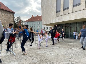 Die Eleven des Tanzstudio Radeva konnten am Denkmaltag gleich an zwei Orten auftreten