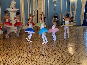 Die Eleven des Tanzstudio Radeva konnten am Denkmaltag gleich an zwei Orten auftreten