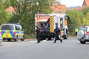 Die Polizei nimmt einen Mann fest, der ein Haus anz&uuml;nden wollte