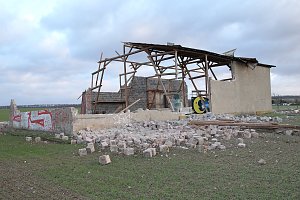 Das gestrige Sturmtief lies von dieser Scheune nicht mehr viel &uuml;brig