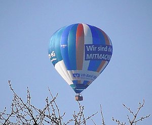 Heißluftballon über dem Kyffhäuser