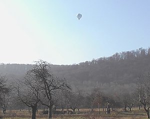 Heißluftballon über dem Kyffhäuser