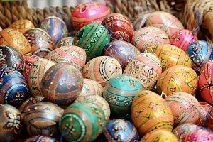 Handbemalte "Ostereierkunst" auf dem Sondersh&auml;user Ostermarkt