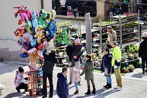 Gut besuchter Sondersh&auml;user Ostermarkt