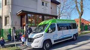 B&uuml;rgerbus besucht Kindervilla in Bad Frankenhausen