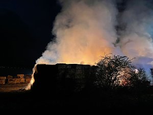 Brennende Strohballen bei Donndorf
