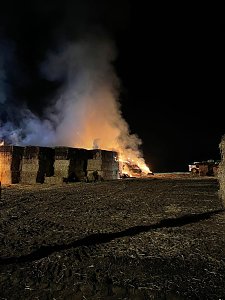 Brennende Strohballen bei Donndorf