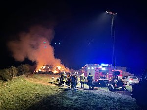Brennende Strohballen bei Donndorf