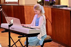 Musiksch&uuml;lerin der Kyffh&auml;user Musikschule mit einem gekonnten Beitrag