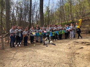 Affengeburtstag und Putzaktion im Affenpark Strau&szlig;berg