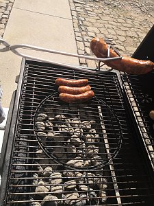 Leckere Bratwurst wurde f&uuml;r die Besucher des Museumstages angeboten