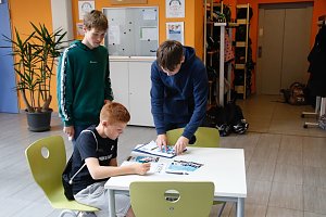 An der Lessing-Schule wurde gestern die dritte Runde des "Tags in der Praxis" mit einer Berufsmesse eingel&auml;utett