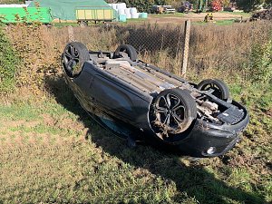 Auto &uuml;berschl&auml;gt sich bei &Uuml;berholman&ouml;ver