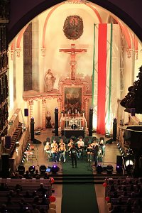 "Ukulele trifft Licht" mit Franzbergsch&uuml;lern in der Trinitatiskirche