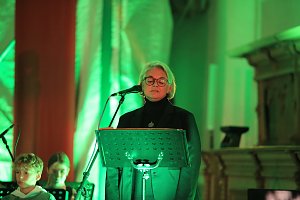 "Ukulele trifft Licht" mit Franzbergsch&uuml;lern in der Trinitatiskirche