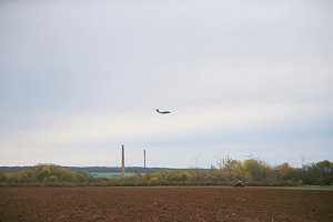 Airbus fliegt im Tiefflug &uuml;ber den Kyffh&auml;userkreis