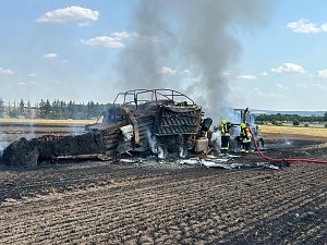 Hoher Sachschaden bei Feldbrand