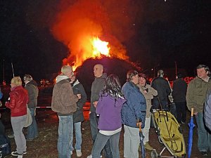 Osterfeuer-Party