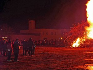 Osterfeuer-Party
