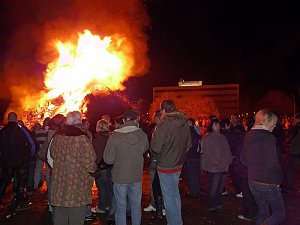 Osterfeuer-Party