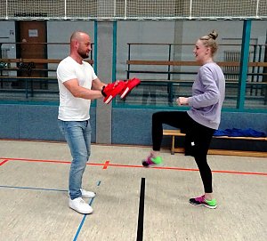 Lehrgang f&uuml;r Selbstverteidigung und Selbstbehauptung f&uuml;r Frauen in der Zweifelderhalle in Bad Frankenhausen