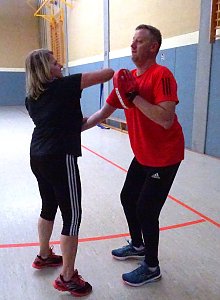 Lehrgang f&uuml;r Selbstverteidigung und Selbstbehauptung f&uuml;r Frauen in der Zweifelderhalle in Bad Frankenhausen