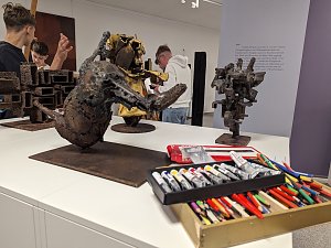 Die Sch&uuml;lerinnen und Sch&uuml;ler der Regelschule am Franzberg durften die Werke von Heinz Scharr eigenst&auml;ndig interpretieren