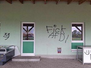 Sportlerheim des FSV Schernberg Sondershausen beschmiert