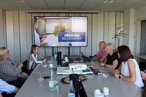 SPD Politikerinnen und Politiker besuchen auf ihrer Wahlkampftour zur Landtagswahl 2024 die Produktionsfirma TR Plast in Ebeleben 
