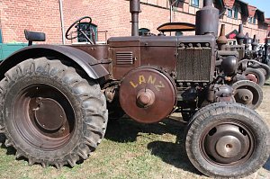 Motoren- und Maschinenschau zu Dreschfest in Sundhausen