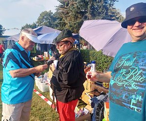 Viele Menschen kamen zum 2. Flohmarkt in das Naturschwimmbad Heldrungen