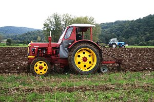 Landwirt Friedrich Wilhelm Steinemann aus Berga voll im Einsatz