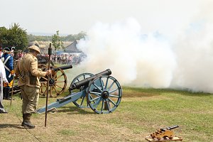 Kanonendonner auf der Pfalz Tilleda