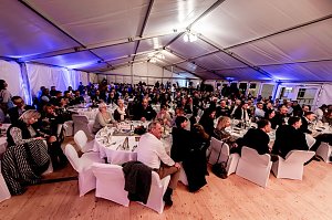 Weihnachtsfeier und Medienclub am Hexenbesen: der Nordth&uuml;ringer Unternehmerverband und die FUNKE Gruppe k&uuml;hrten am Montag die Unternehmerin des Jahres