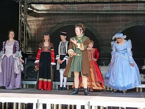 Getanzte Modenschau
