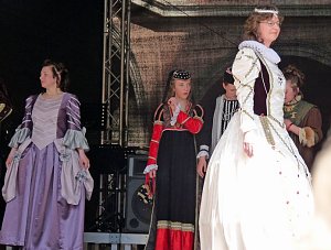 Getanzte Modenschau